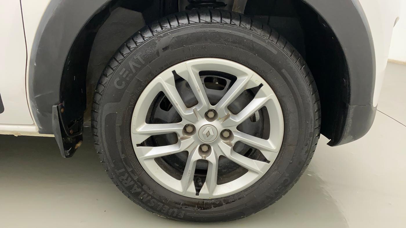 2022 Renault TRIBER RXT, Petrol, Manual, 7,134 km, Right Front Wheel