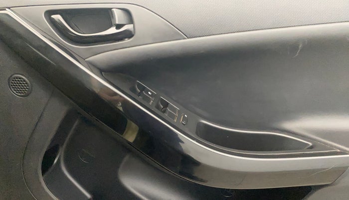 2022 Tata NEXON XZ PLUS (PREMIUM) KAZIRANGA PETROL, Petrol, Manual, 60,449 km, Driver Side Door Panels Control