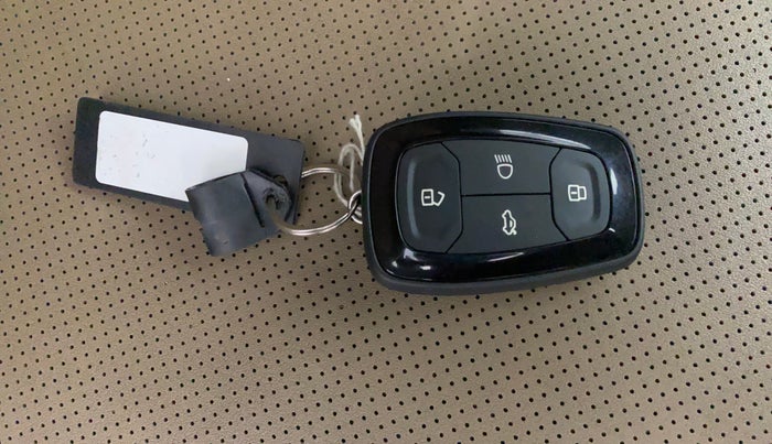 2022 Tata NEXON XZ PLUS (PREMIUM) KAZIRANGA PETROL, Petrol, Manual, 60,449 km, Key Close Up