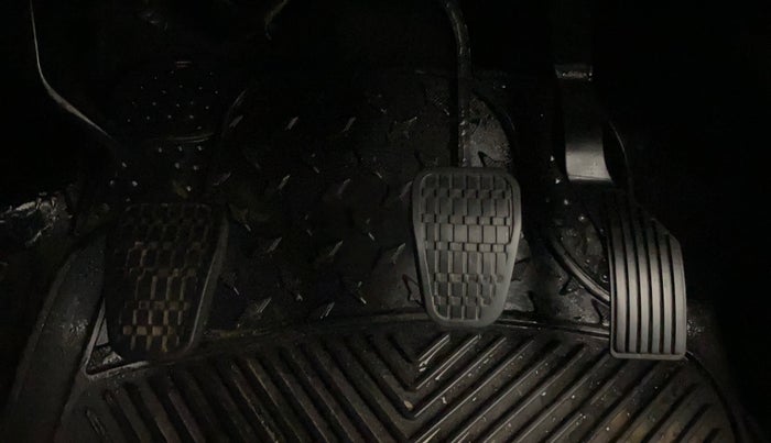 2022 Tata NEXON XZ PLUS (PREMIUM) KAZIRANGA PETROL, Petrol, Manual, 60,449 km, Pedals