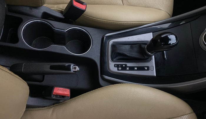 2014 Hyundai New Elantra 1.6 SX AT DIESEL, Diesel, Automatic, 1,02,277 km, Gear Lever