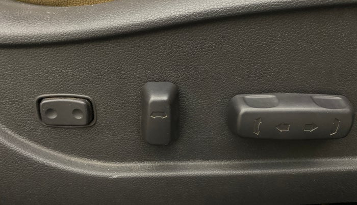 2014 Hyundai New Elantra 1.6 SX AT DIESEL, Diesel, Automatic, 1,02,277 km, Driver Side Adjustment Panel