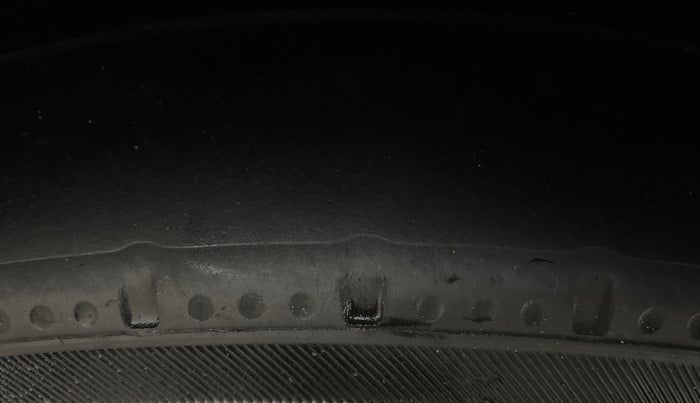 2014 Hyundai New Elantra 1.6 SX AT DIESEL, Diesel, Automatic, 1,02,277 km, Left Front Tyre Tread