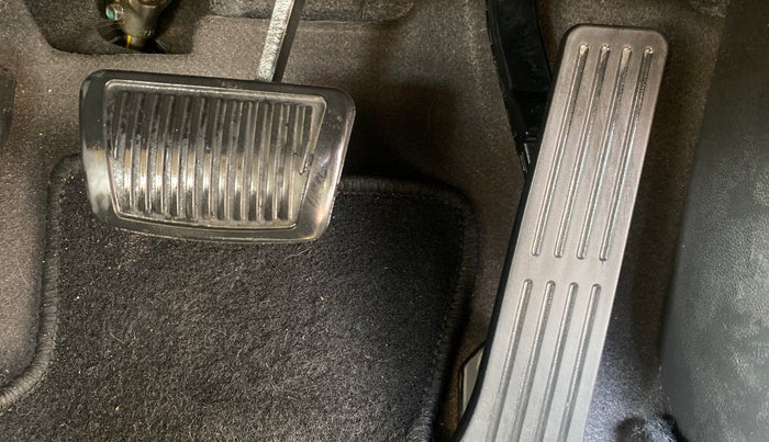 2014 Hyundai New Elantra 1.6 SX AT DIESEL, Diesel, Automatic, 1,02,277 km, Pedals