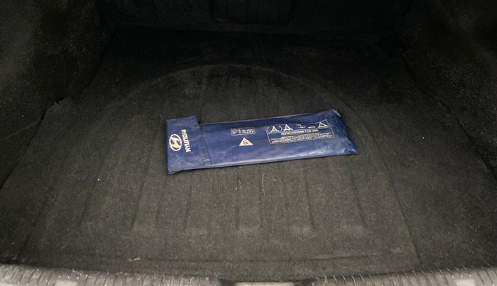 2014 Hyundai New Elantra 1.6 SX AT DIESEL, Diesel, Automatic, 1,02,277 km, Boot Inside