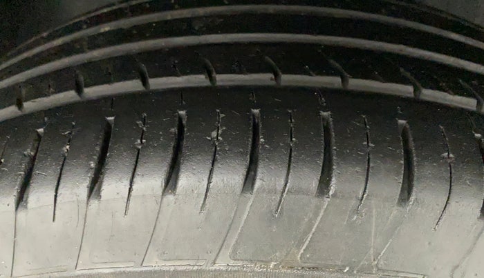 2022 Tata Harrier XZA PLUS JET 2.0L, Diesel, Automatic, 40,293 km, Right Front Tyre Tread