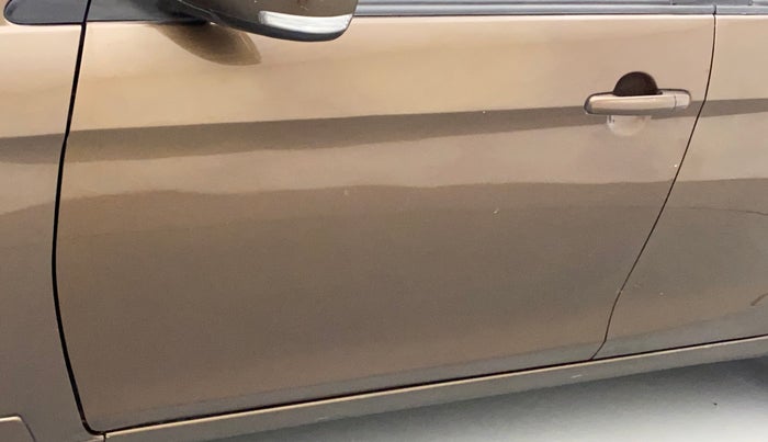2017 Maruti Ciaz DELTA 1.4 MT PETROL, Petrol, Manual, 58,349 km, Front passenger door - Chrome on handle has slight discoularation