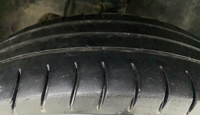 2017 Maruti Alto 800 LXI, Petrol, Manual, 1,13,818 km, Right Front Tyre Tread