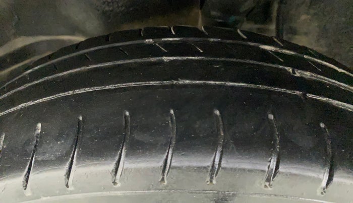 2017 Maruti Alto 800 LXI, Petrol, Manual, 1,13,818 km, Left Front Tyre Tread
