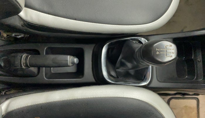 2017 Renault Kwid RXT 1.0, Petrol, Manual, 79,788 km, Gear Lever