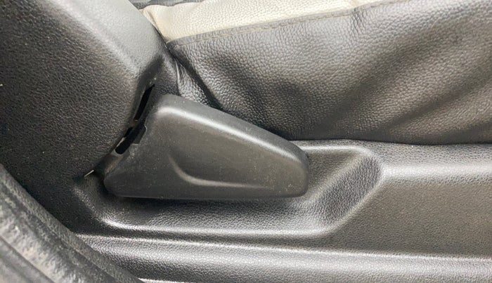 2017 Renault Kwid RXT 1.0, Petrol, Manual, 79,788 km, Driver Side Adjustment Panel