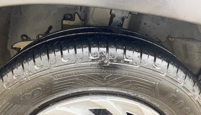 2017 Renault Kwid RXT 1.0, Petrol, Manual, 79,788 km, Left Front Tyre Tread