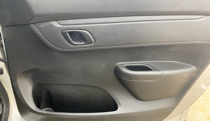 2017 Renault Kwid RXT 1.0, Petrol, Manual, 79,788 km, Driver Side Door Panels Control