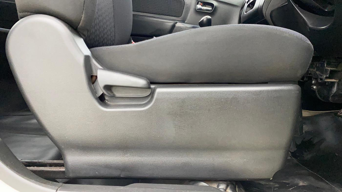 2015 Maruti Wagon R Stingray VXI, Petrol, Manual, 70,777 km, Driver Side Adjustment Panel