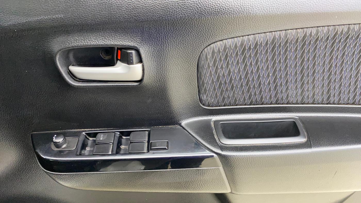 2015 Maruti Wagon R Stingray VXI, Petrol, Manual, 70,777 km, Driver Side Door Panels Control
