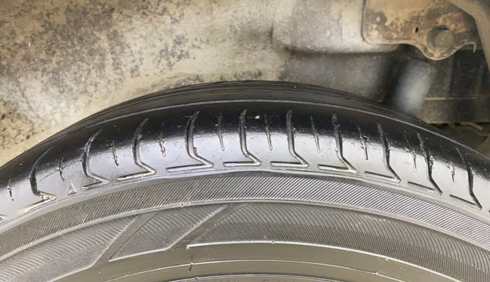 2015 Maruti Wagon R Stingray VXI, Petrol, Manual, 70,777 km, Left Rear Tyre Tread
