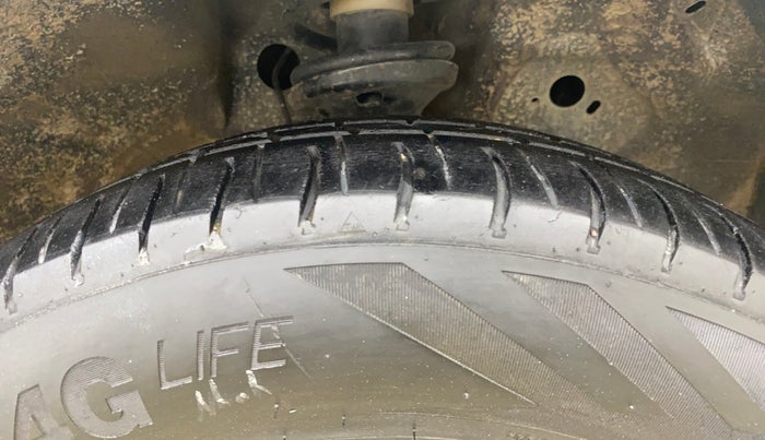 2015 Maruti Wagon R Stingray VXI, Petrol, Manual, 70,777 km, Right Front Tyre Tread