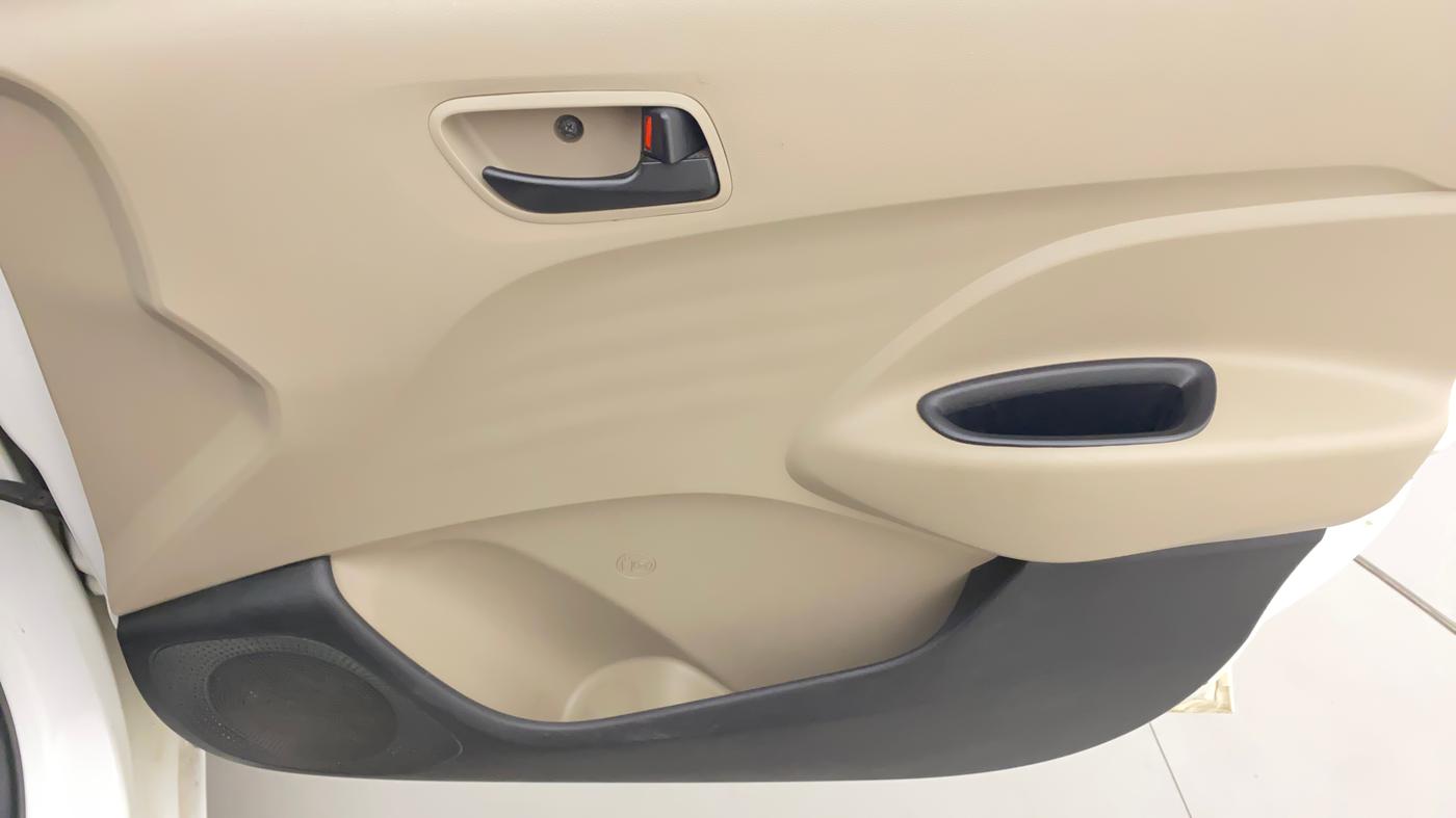 2019 Hyundai NEW SANTRO ERA EXECUTIVE, Petrol, Manual, 62,277 km, Driver Side Door Panels Control