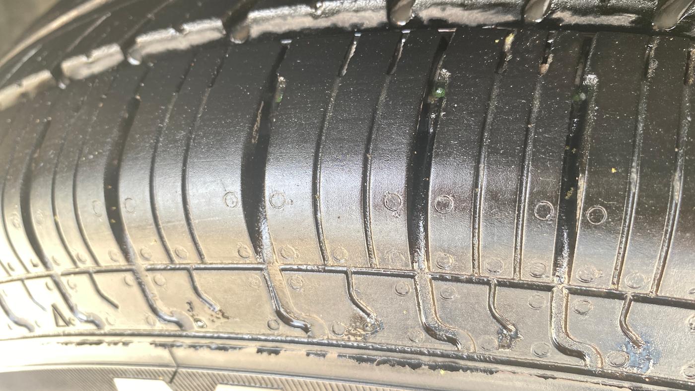 2022 Maruti Dzire VXI CNG, CNG, Manual, 92,558 km, Left Front Tyre Tread