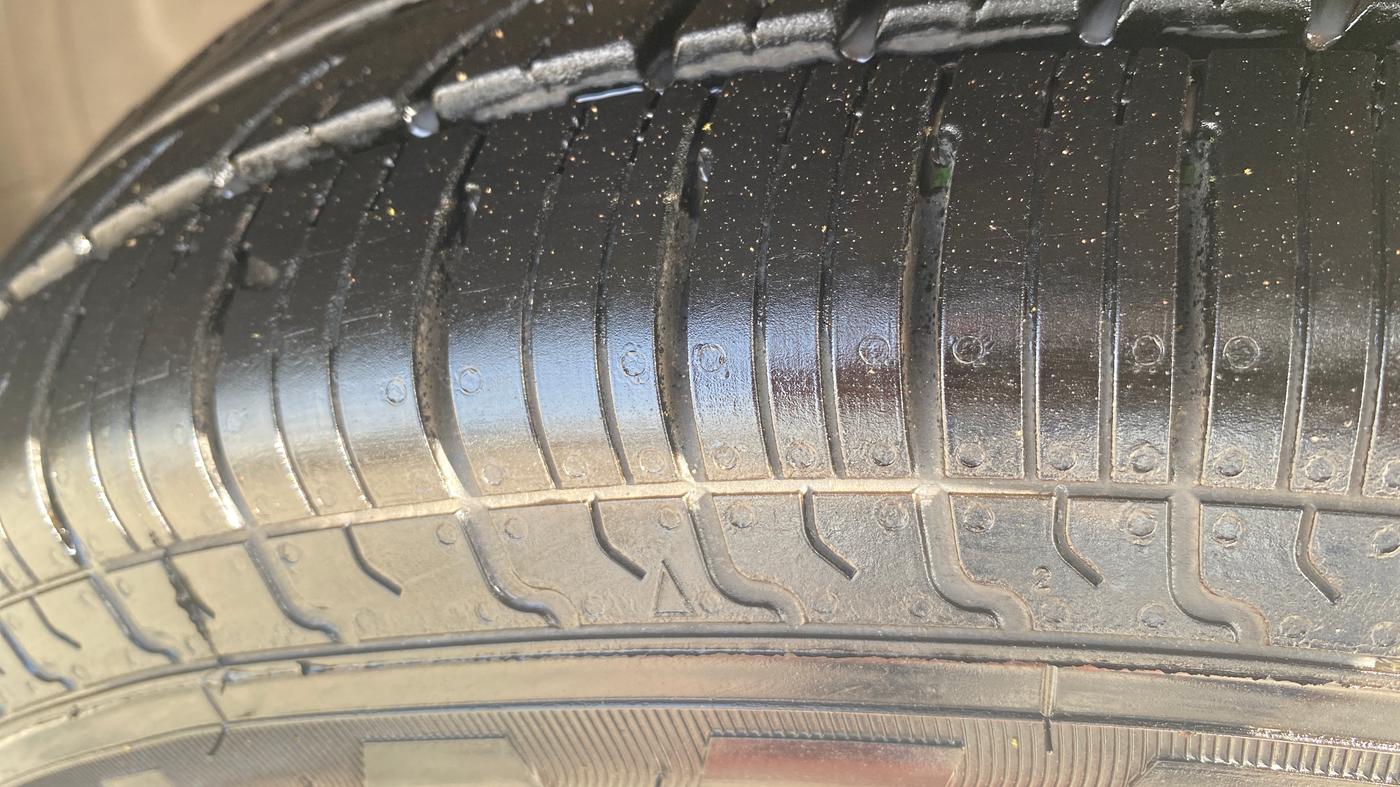 2022 Maruti Dzire VXI CNG, CNG, Manual, 92,558 km, Right Front Tyre Tread