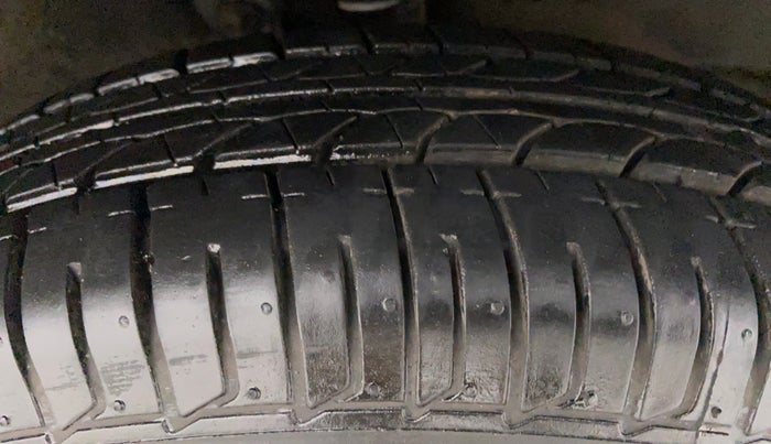 2012 Maruti Wagon R 1.0 LXI CNG, CNG, Manual, 93,692 km, Right Front Tyre Tread