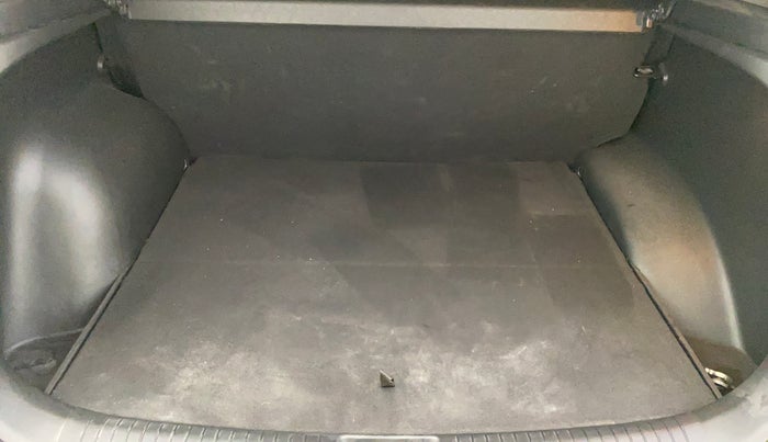 2016 Hyundai Creta SX PLUS 1.6 PETROL, Petrol, Manual, 73,582 km, Boot Inside