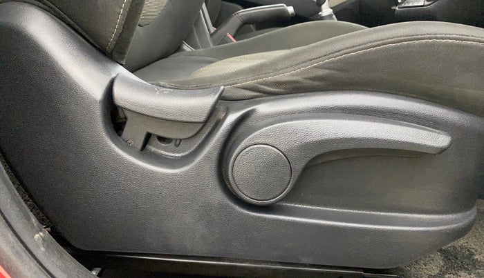 2016 Hyundai Creta SX PLUS 1.6 PETROL, Petrol, Manual, 73,582 km, Driver Side Adjustment Panel