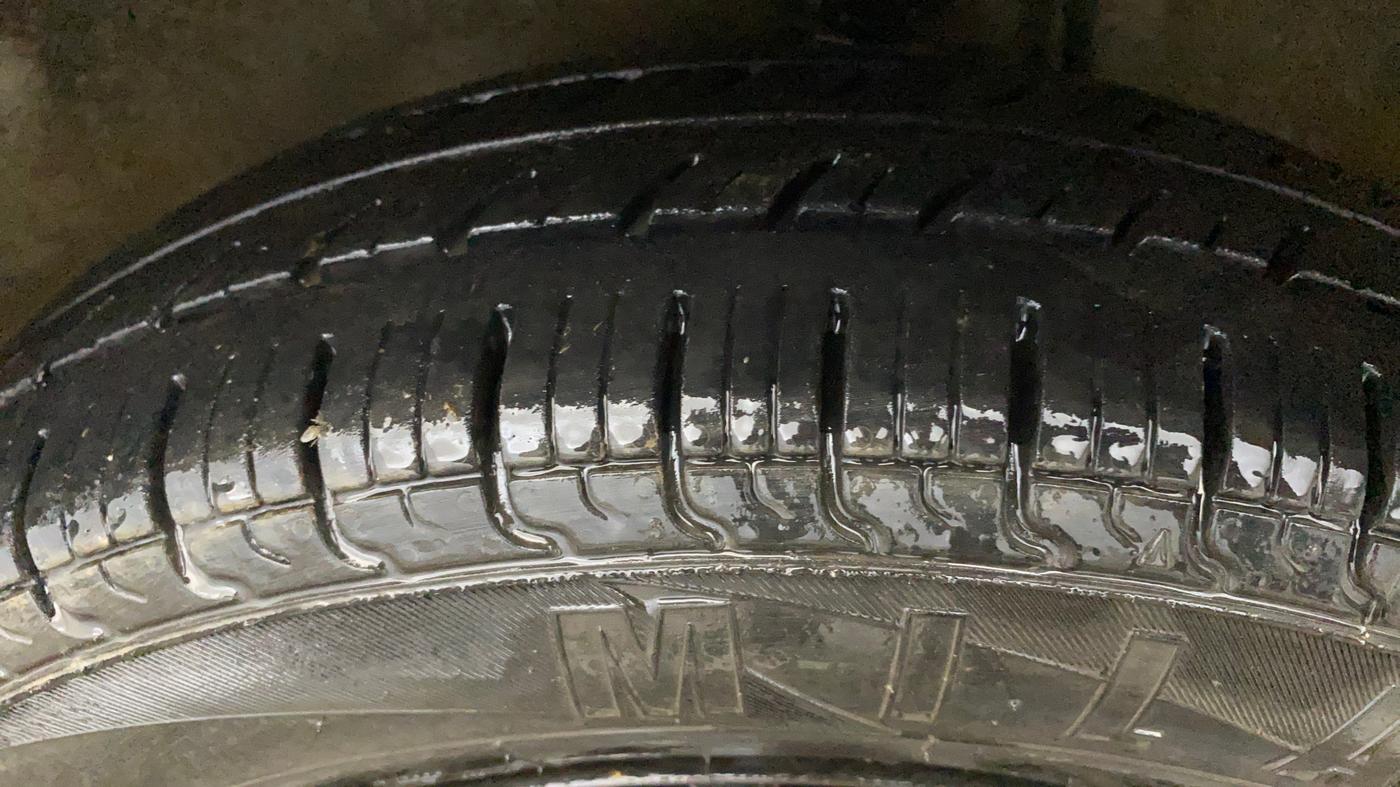 2015 Maruti Alto 800 LXI, Petrol, Manual, 61,598 km, Left Front Tyre Tread