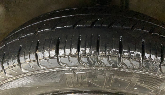 2015 Maruti Alto 800 LXI, Petrol, Manual, 61,598 km, Left Front Tyre Tread