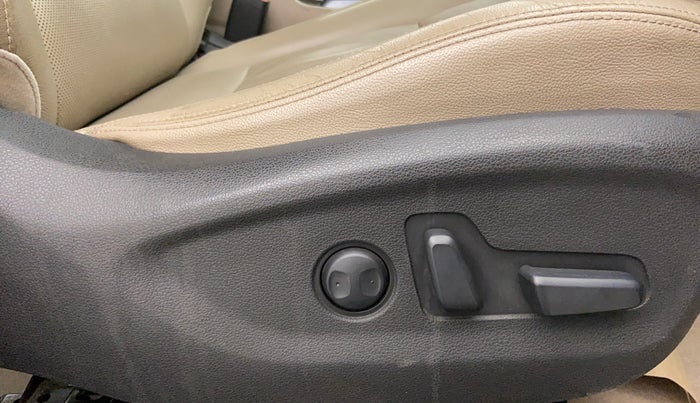 2017 Hyundai Tucson 2WD AT GLS DIESEL, Diesel, Automatic, 64,801 km, Driver Side Adjustment Panel
