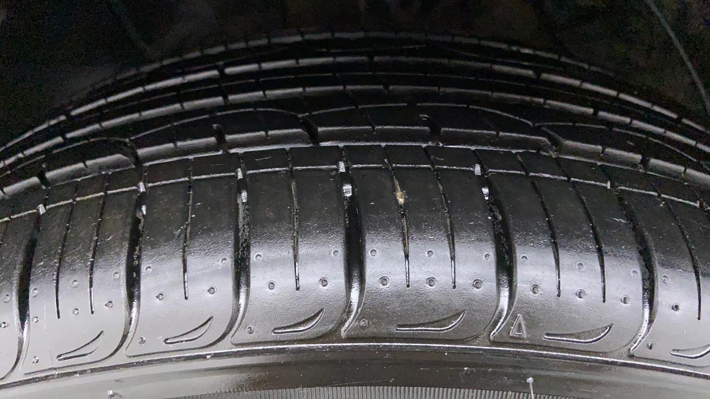 2017 Hyundai Tucson 2WD AT GLS DIESEL, Diesel, Automatic, 64,801 km, Left Front Tyre Tread