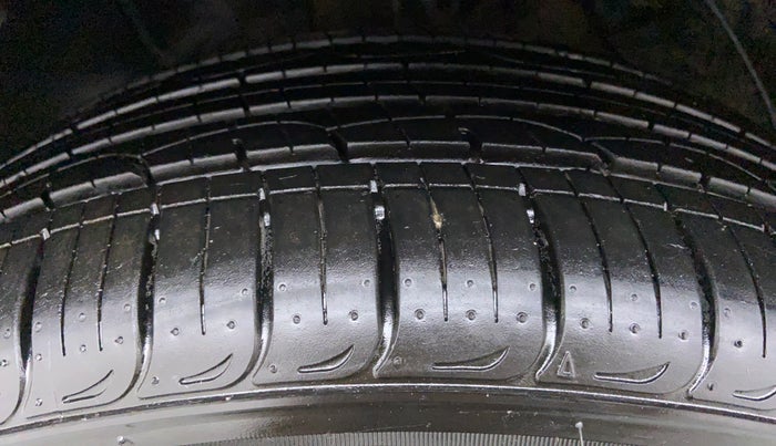 2017 Hyundai Tucson 2WD AT GLS DIESEL, Diesel, Automatic, 64,801 km, Left Front Tyre Tread