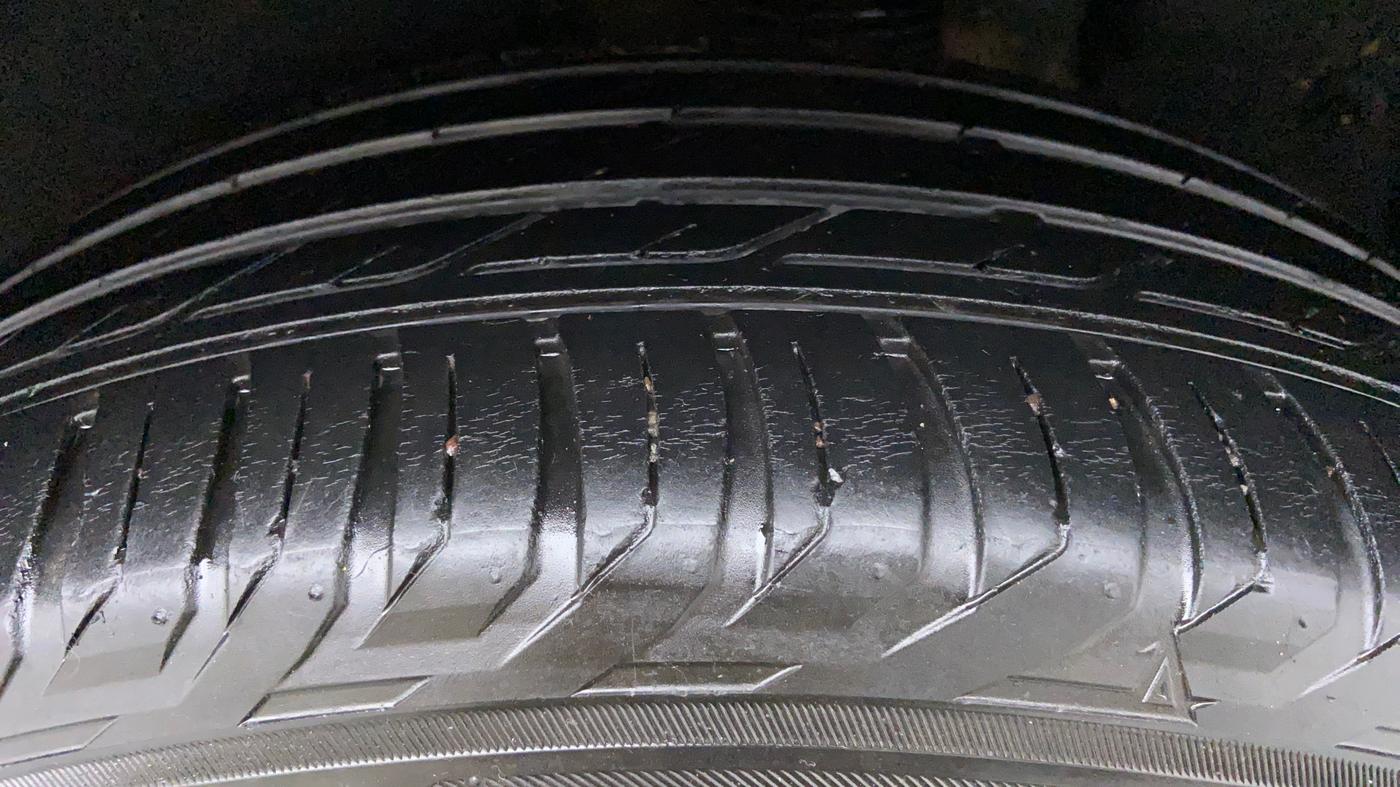 2017 Hyundai Tucson 2WD AT GLS DIESEL, Diesel, Automatic, 64,801 km, Left Rear Tyre Tread