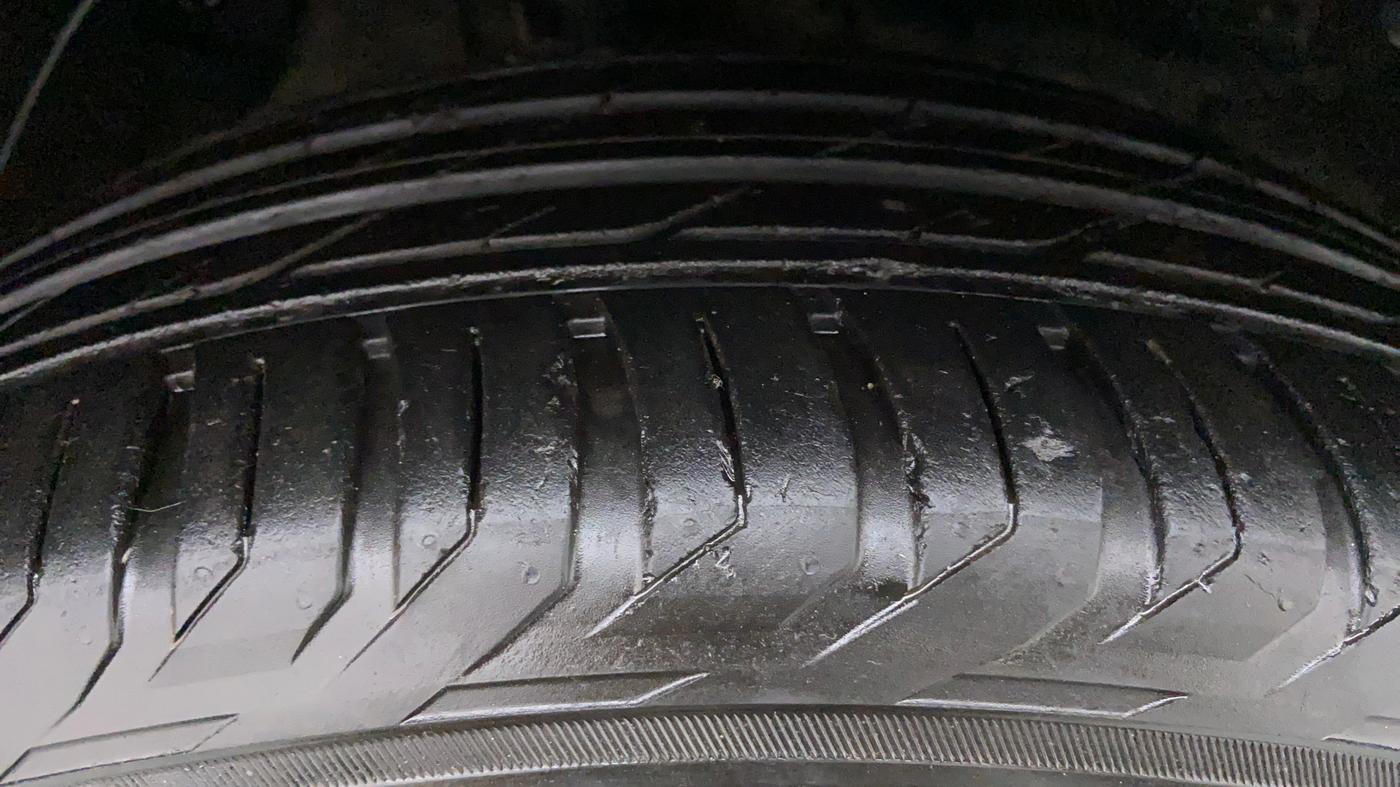 2017 Hyundai Tucson 2WD AT GLS DIESEL, Diesel, Automatic, 64,801 km, Right Front Tyre Tread