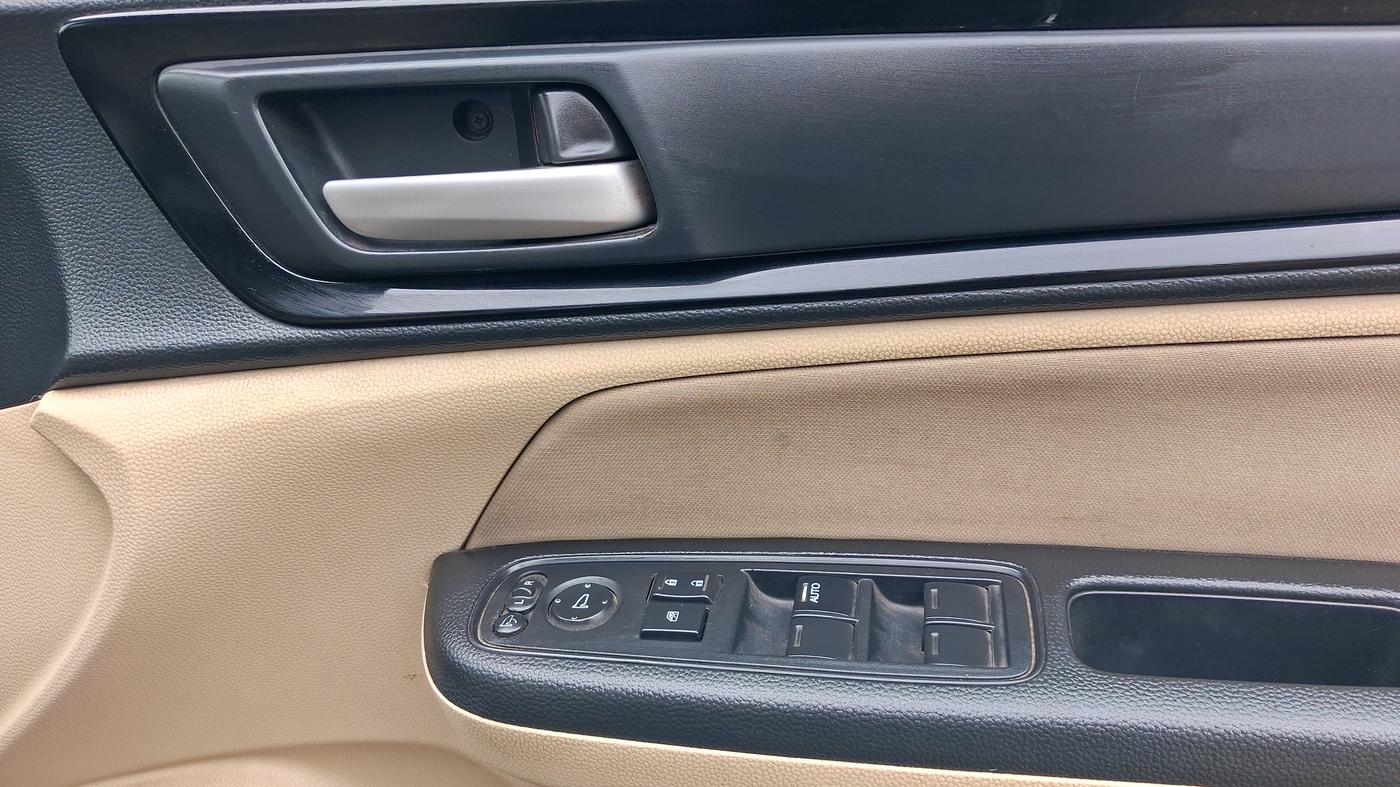 2021 Honda Amaze 1.2L I-VTEC VX, Petrol, Manual, 63,102 km, Driver Side Door Panels Control