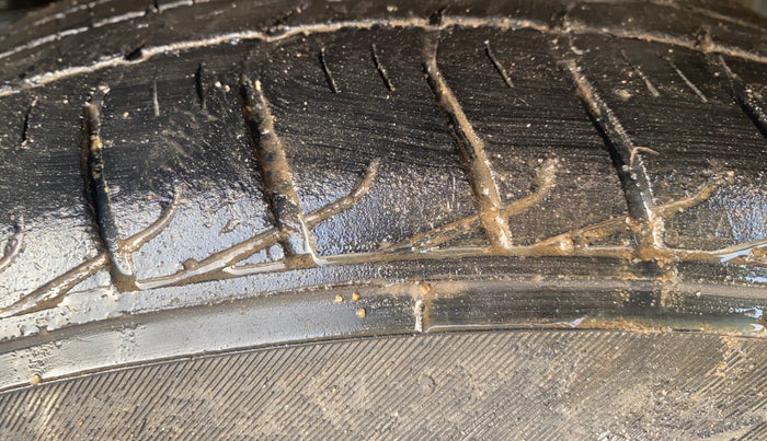 2022 Mahindra BOLERO NEO N 10 (O), Diesel, Manual, 42,523 km, Left Front Tyre Tread