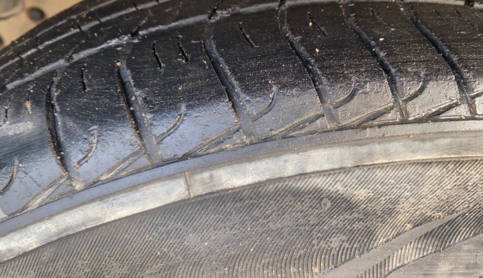 2022 Mahindra BOLERO NEO N 10 (O), Diesel, Manual, 42,523 km, Right Front Tyre Tread