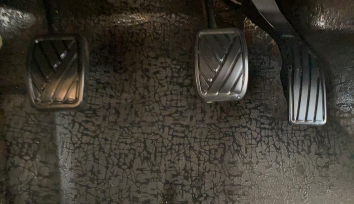 2018 Maruti Ciaz DELTA 1.4 MT PETROL, Petrol, Manual, 1,04,006 km, Pedals