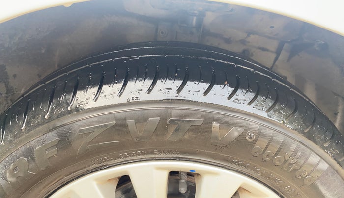 2018 Maruti Ciaz DELTA 1.4 MT PETROL, Petrol, Manual, 1,04,006 km, Right Front Tyre Tread