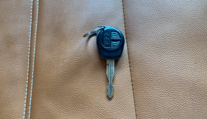 2018 Maruti Ciaz DELTA 1.4 MT PETROL, Petrol, Manual, 1,04,006 km, Key Close Up