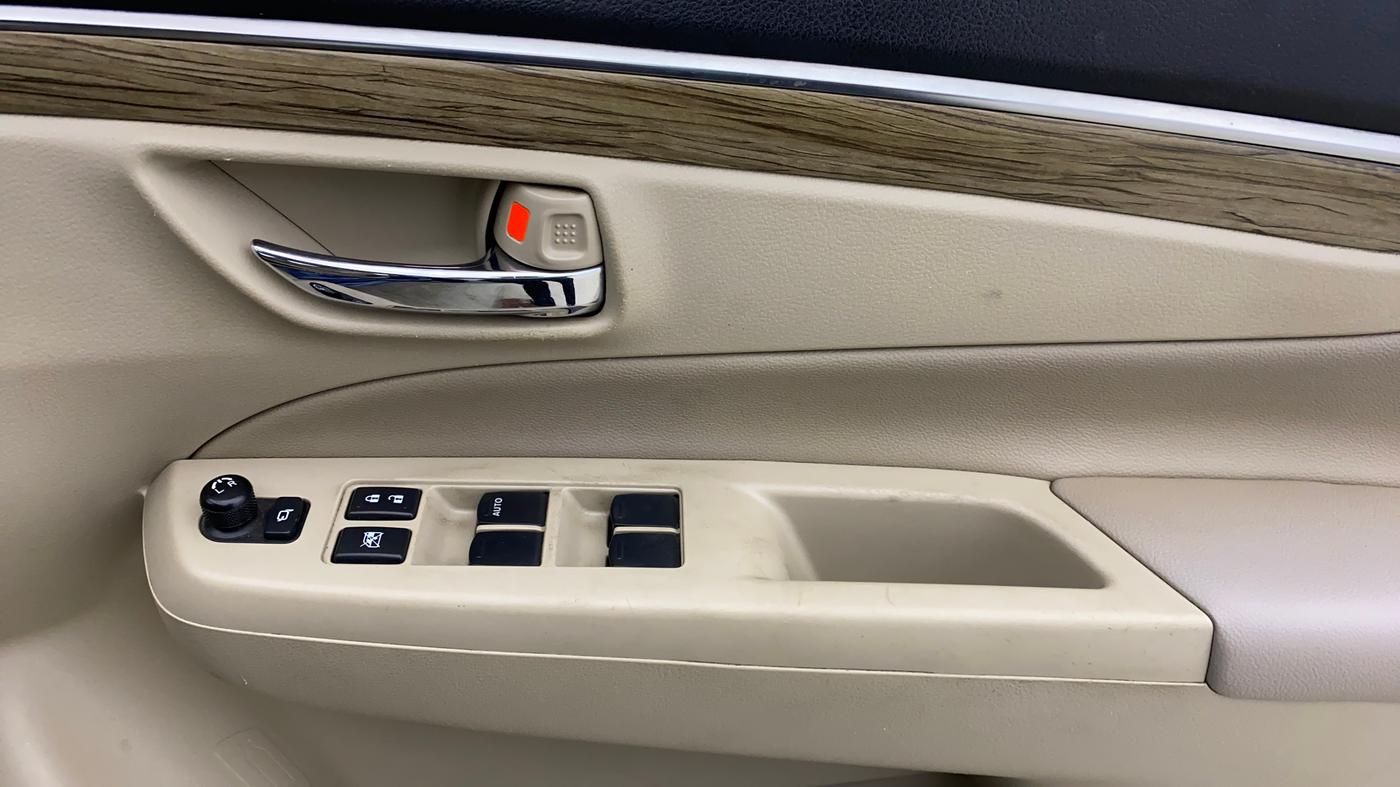 2019 Maruti Ciaz ALPHA  AT 1.5 SHVS PETROL, Petrol, Automatic, 69,728 km, Driver Side Door Panels Control