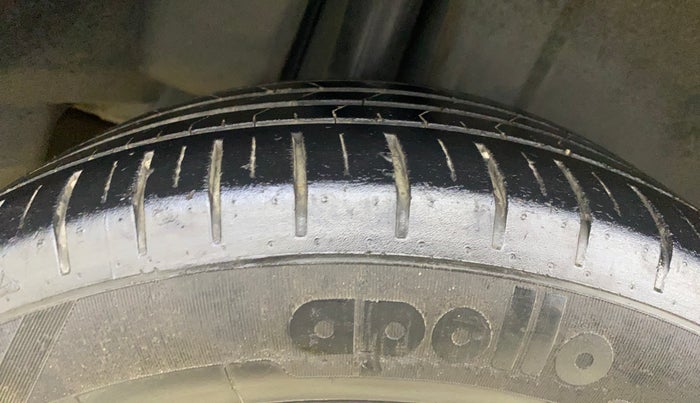 2019 Maruti Ciaz ALPHA  AT 1.5 SHVS PETROL, Petrol, Automatic, 69,792 km, Right Rear Tyre Tread