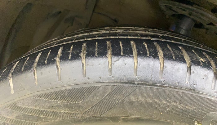 2019 Maruti Ciaz ALPHA  AT 1.5 SHVS PETROL, Petrol, Automatic, 69,792 km, Left Front Tyre Tread