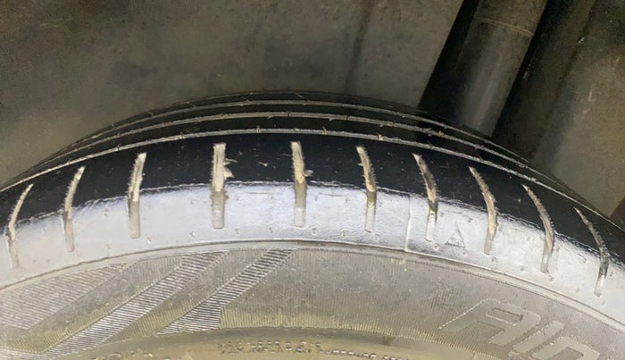 2019 Maruti Ciaz ALPHA  AT 1.5 SHVS PETROL, Petrol, Automatic, 69,792 km, Left Rear Tyre Tread