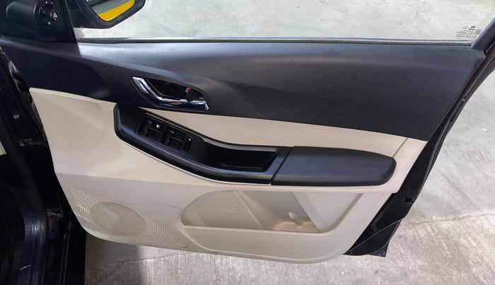 2022 Tata Tiago XZ PLUS PETROL, Petrol, Manual, 39,856 km, Driver Side Door Panels Control