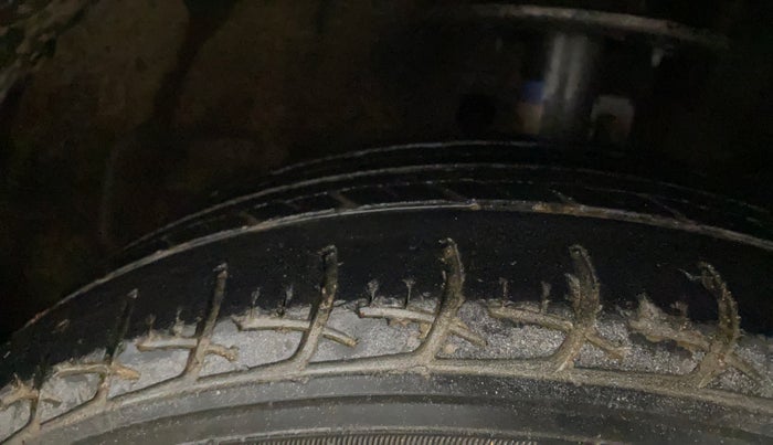 2017 Maruti Baleno DELTA PETROL 1.2, Petrol, Manual, 87,161 km, Right Front Tyre Tread