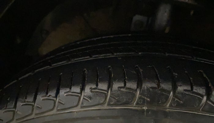 2017 Maruti Baleno DELTA PETROL 1.2, Petrol, Manual, 87,161 km, Left Front Tyre Tread