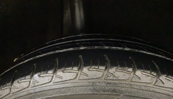 2017 Maruti Baleno DELTA PETROL 1.2, Petrol, Manual, 87,161 km, Right Rear Tyre Tread