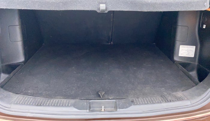 2017 Maruti S Cross ZETA 1.3, Diesel, Manual, 70,149 km, Boot Inside