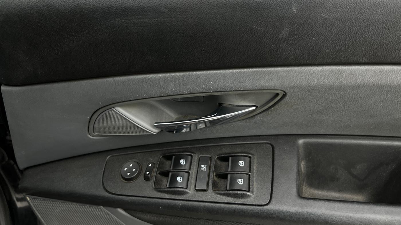2013 Fiat Grand Punto EMOTION PACK 1.3 90 HP, Diesel, Manual, 1,02,410 km, Driver Side Door Panels Control